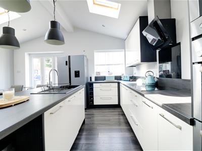 MAIN KITCHEN DINER measuring